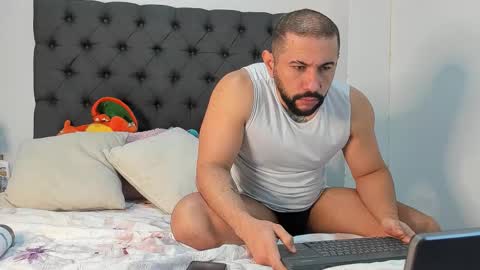 isaac_franko online show from November 30, 2025, 10:47 pm