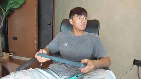 isaac_grimm online show from February 6, 2026, 3:44 am