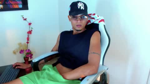 Snapshot of isaacas chatting on November 12, 2025, 12:27 pm Isaacas online show from November 12, 2025, 12:27 pm