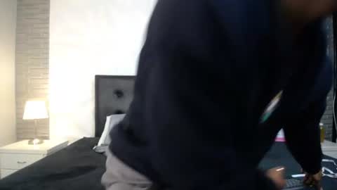 isaak_salomee online show from June 10, 2026, 12:37 pm