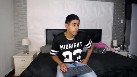 isaak_salomee online show from June 11, 2026, 12:36 pm