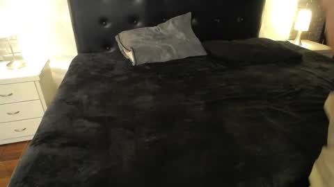 isaak_salomee online show from June 27, 2026, 12:22 pm