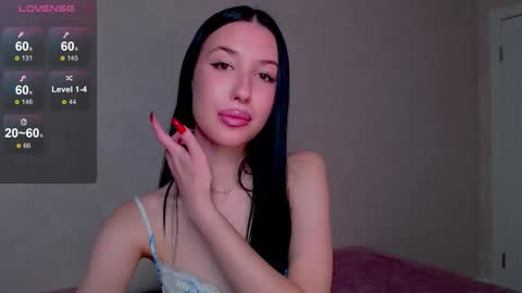 Bella online show from October 4, 2025, 12:14 pm