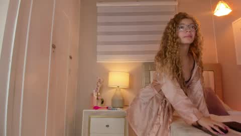 isabela__x online show from April 17, 2026, 11:35 am