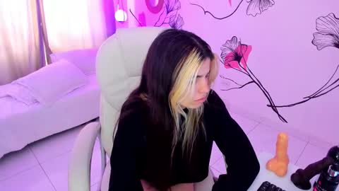 isabela_fiorelli online show from November 13, 2025, 2:16 pm