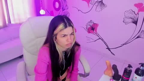 isabela_fiorelli online show from November 18, 2025, 1:04 pm