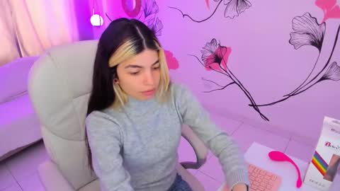 isabela_fiorelli online show from December 2, 2025, 1:05 pm