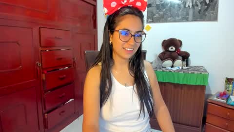 Snapshot of isabella22_1 chatting on January 19, 2025, 4:22 am Isabella22 1 online show from January 19, 2025, 4:22 am