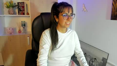 Snapshot of isabella22_1 chatting on February 19, 2025, 3:06 am Isabella22 1 online show from February 19, 2025, 3:06 am