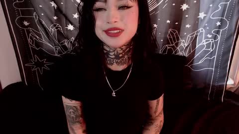 Snapshot of isabella__dark chatting on January 2, 2025, 10:01 pm    online show from January 2, 2025, 10:01 pm