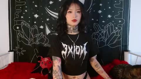 Snapshot of isabella__dark chatting on October 17, 2025, 9:50 pm    online show from October 17, 2025, 9:50 pm