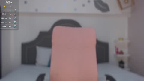 Snapshot of isabella__shine chatting on January 17, 2025, 6:44 pm Isa online show from January 17, 2025, 6:44 pm