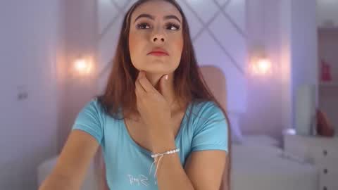 Snapshot of isabella__shine chatting on October 6, 2025, 3:31 pm Isa online show from October 6, 2025, 3:31 pm