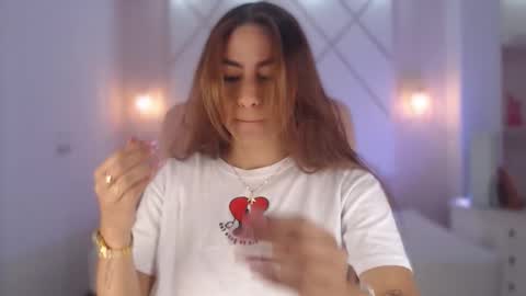 Snapshot of isabella__shine chatting on October 9, 2025, 2:59 pm Isa online show from October 9, 2025, 2:59 pm