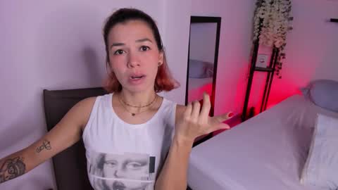 isabella online show from October 10, 2025, 3:55 pm