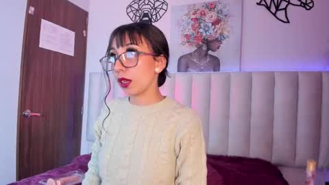 isabella_crofts online show from December 18, 2025, 3:23 am