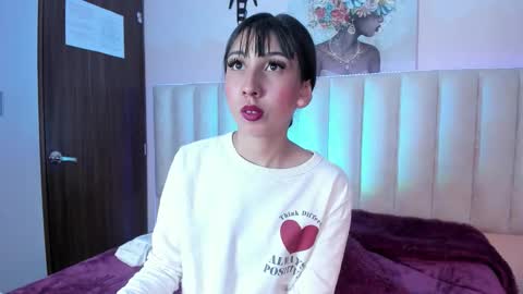 isabella_crofts online show from December 23, 2025, 3:04 am