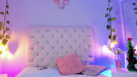 Snapshot of isabella_flowerss chatting on January 3, 2025, 3:16 am online show from January 3, 2025, 3:16 am