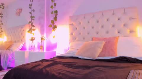 Snapshot of isabella_flowerss chatting on February 9, 2025, 11:04 pm online show from February 9, 2025, 11:04 pm