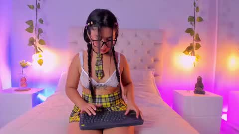 Snapshot of isabella_flowerss chatting on February 20, 2025, 7:52 pm online show from February 20, 2025, 7:52 pm
