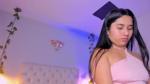 Snapshot of isabella_flowerss chatting on February 22, 2025, 2:50 am online show from February 22, 2025, 2:50 am