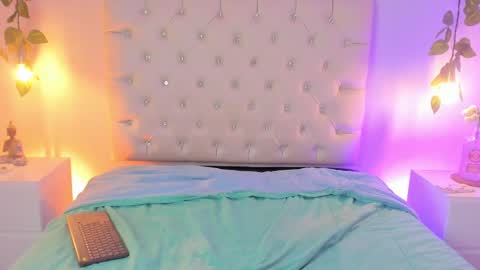 Snapshot of isabella_flowerss chatting on September 16, 2025, 8:54 pm online show from September 16, 2025, 8:54 pm