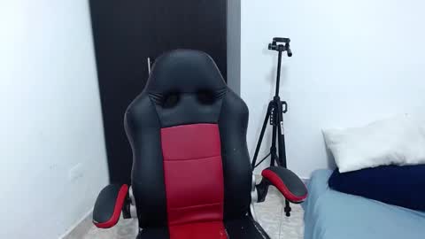 Snapshot of isabella_hots chatting on December 5, 2024, 10:44 am estefania online show from December 5, 2024, 10:44 am