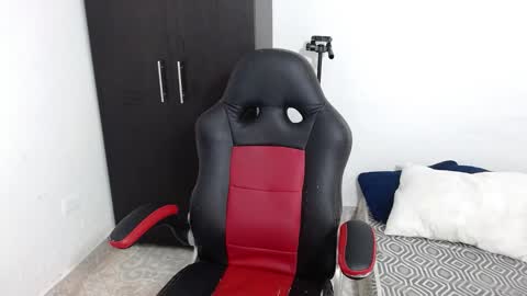 Snapshot of isabella_hots chatting on December 9, 2024, 11:15 am estefania online show from December 9, 2024, 11:15 am