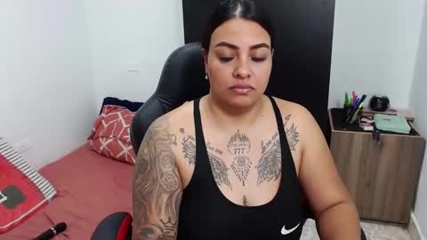 Snapshot of isabella_hots chatting on January 15, 2025, 10:17 am estefania online show from January 15, 2025, 10:17 am