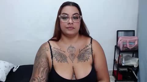 Snapshot of isabella_hots chatting on February 19, 2026, 2:13 pm estefania online show from February 19, 2026, 2:13 pm