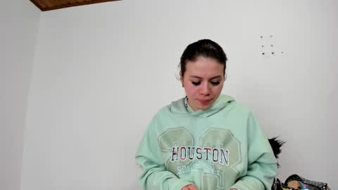 isabella_jaramillo online show from October 29, 2025, 12:29 pm