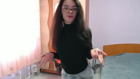 Snapshot of isabella_noir chatting on February 18, 2025, 10:05 am Bella online show from February 18, 2025, 10:05 am