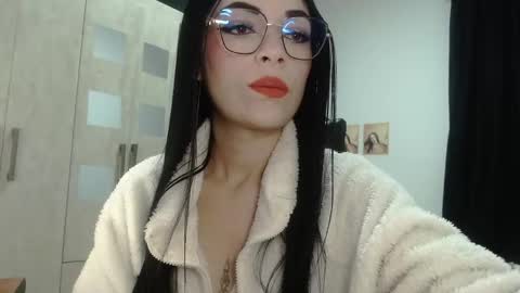 Snapshot of isabella_piercee chatting on May 2, 2026, 12:43 pm isabella_piercee online show from May 2, 2026, 12:43 pm
