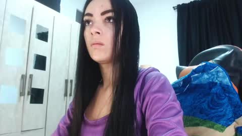 Snapshot of isabella_piercee chatting on May 6, 2026, 9:36 am isabella_piercee online show from May 6, 2026, 9:36 am