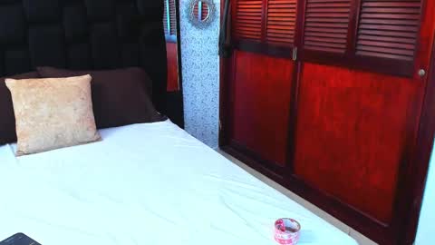 Isabella Your Queen  online show from February 22, 2025, 1:22 am