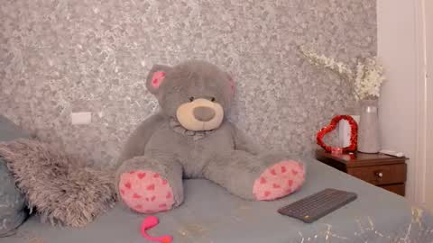 isa  online show from February 15, 2025, 8:01 pm