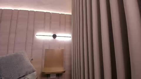 isa  online show from September 26, 2025, 8:35 pm