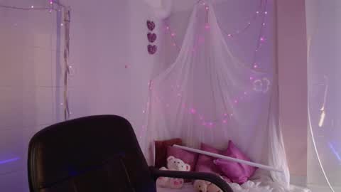 Isabella Rros online show from February 17, 2026, 2:24 pm