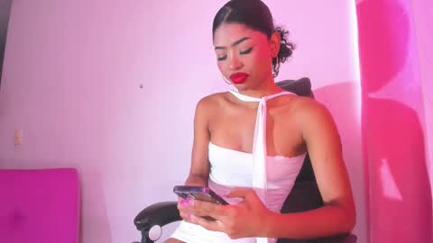 isabella online show from October 20, 2025, 10:21 pm