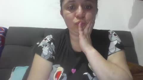 isabellaa_hills_ online show from April 29, 2026, 3:27 pm