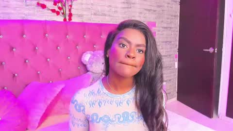 Snapshot of isabellabroms21 chatting on February 9, 2025, 8:24 pm    v online show from February 9, 2025, 8:24 pm