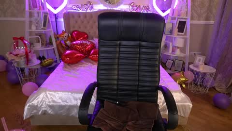 Marina online show from February 8, 2025, 4:57 pm