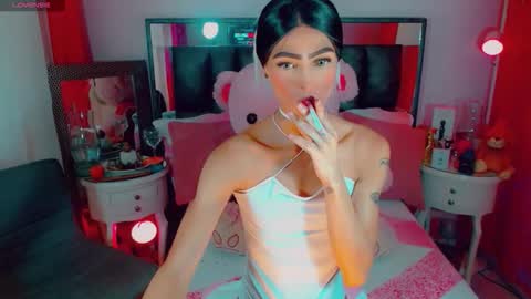 isabellagirs online show from November 25, 2025, 12:27 pm