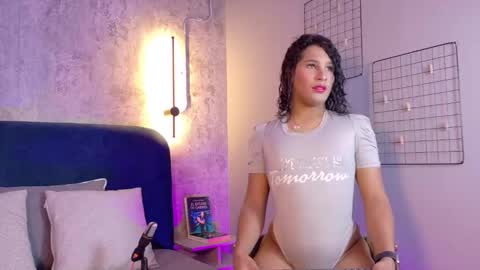 Isabella online show from October 19, 2025, 7:58 pm