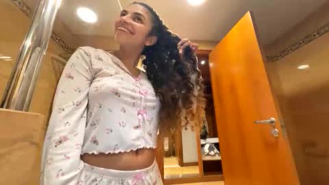 Isabella.. back again  online show from December 19, 2025, 5:42 pm