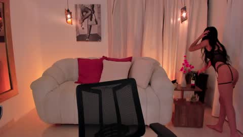 Snapshot of isabellalux_ chatting on April 19, 2026, 3:55 pm ISABELLA online show from April 19, 2026, 3:55 pm