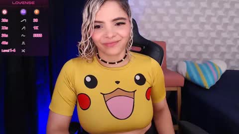 Isabella Mout  online show from January 26, 2025, 9:40 pm