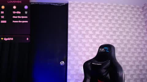 Isabella Mout  online show from February 10, 2025, 1:44 pm