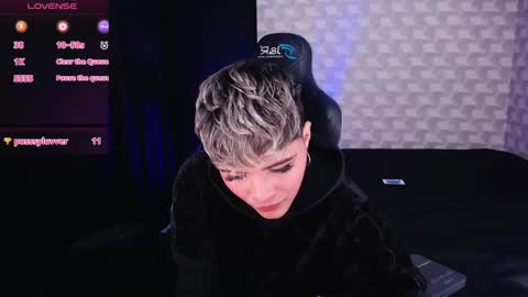 Isabella Mout  online show from February 14, 2025, 10:14 pm