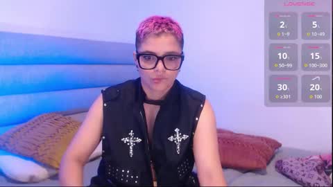 Isabella Mout  online show from October 11, 2025, 1:49 am